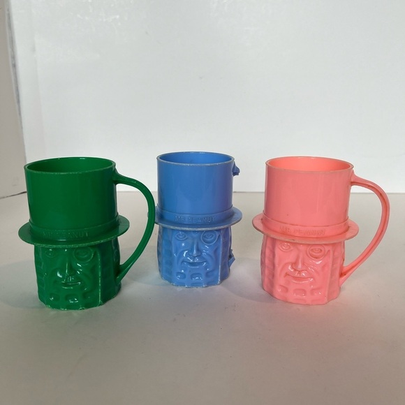 Vintage Mr. Peanut Bank and 3 Mugs - Picture 2 of 14